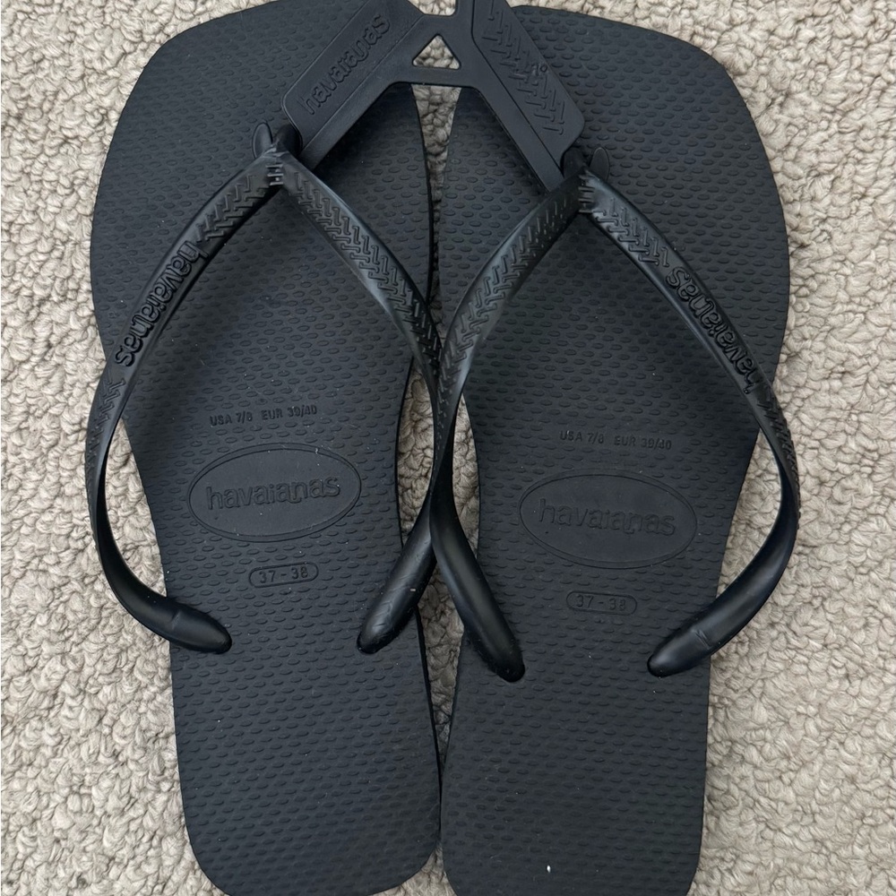NWT HAVAINAS Black Slim Square Flip Flops